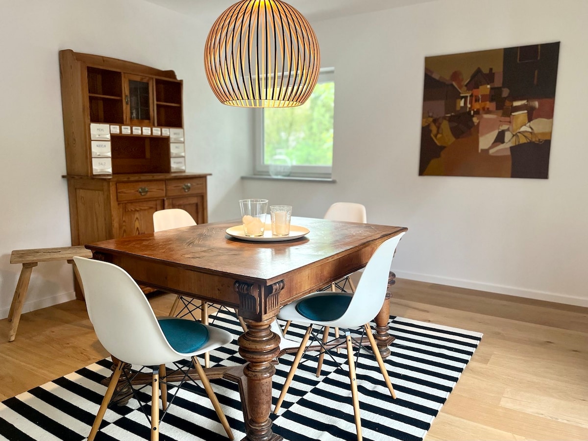 Wohnbereich der FeWo IMMI mit Blick zum Balkon